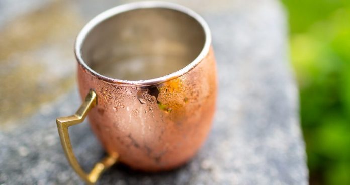 Copper Water Benefits तांबे के बर्तन में रखा पानी पीने के फायदे और नुकसान